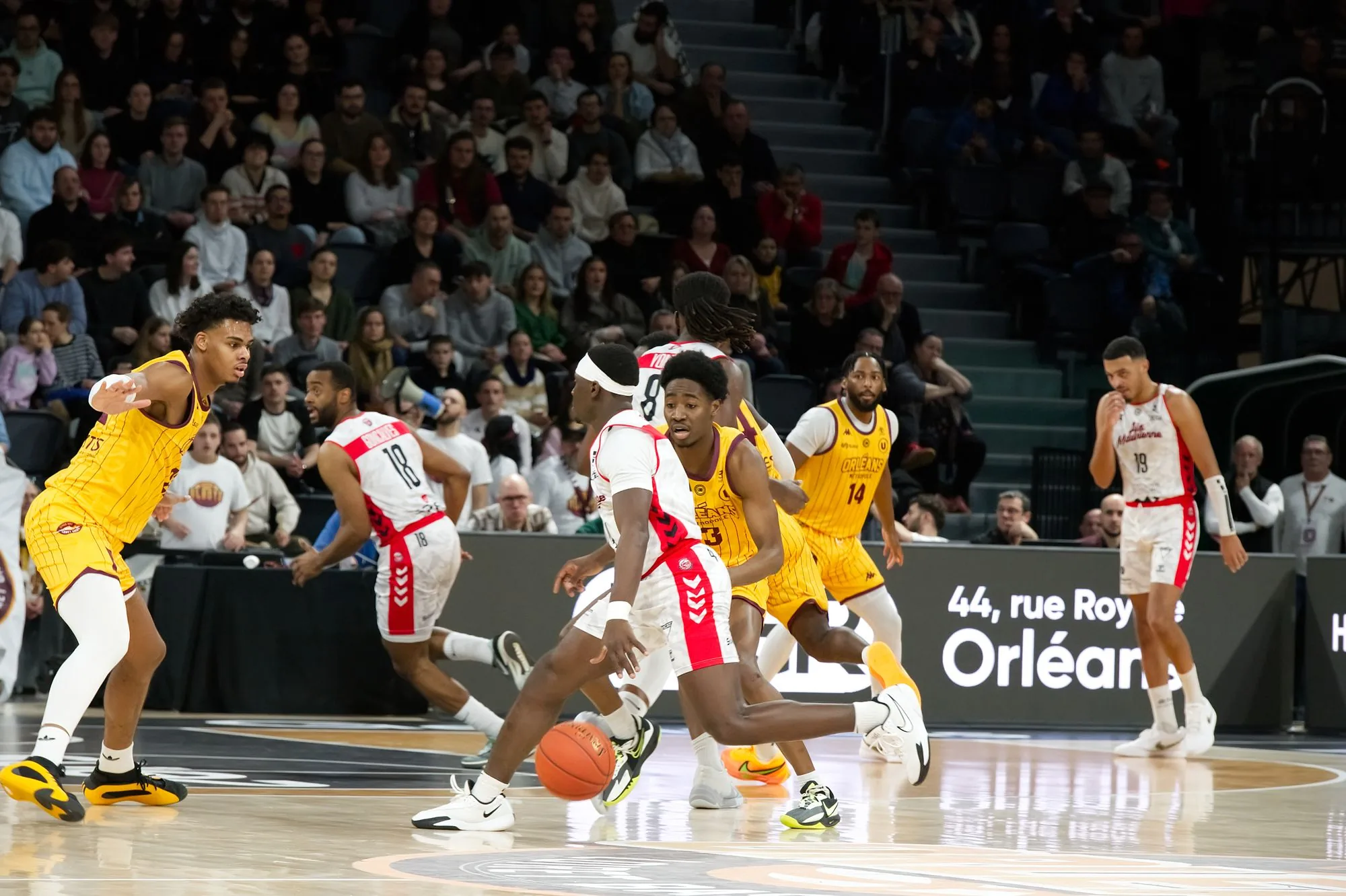 BASKETBALL broadcast feed