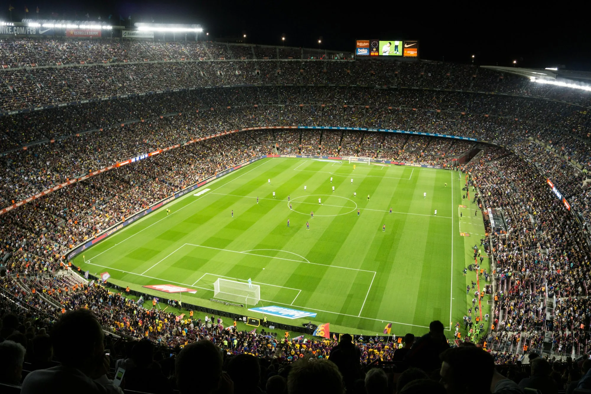 LALIGA: Live broadcast frame analyzed by Camaleonic computer vision